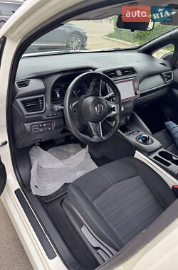 Хэтчбек Nissan Leaf 2021 в 