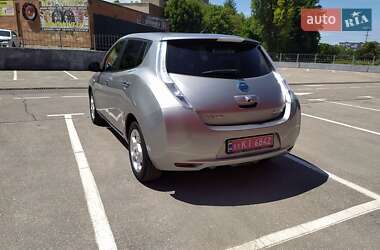 Хэтчбек Nissan Leaf 2015 в 