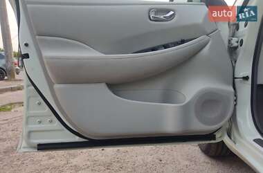 Хетчбек Nissan Leaf 2011 в 