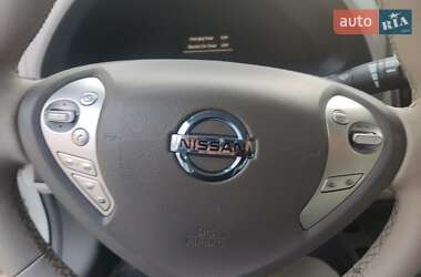 Хетчбек Nissan Leaf 2011 в 