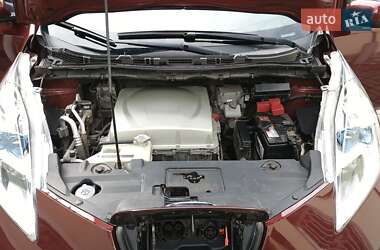 Хэтчбек Nissan Leaf 2015 в 