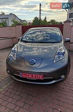 Хэтчбек Nissan Leaf 2015 в 