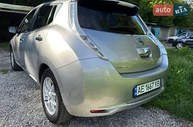 Хэтчбек Nissan Leaf 2014 в 