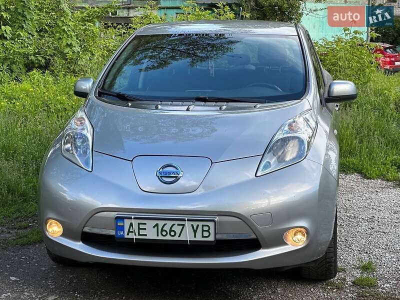 Хэтчбек Nissan Leaf 2014 в 