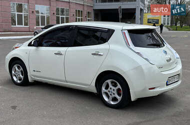 Хэтчбек Nissan Leaf 2012 в 