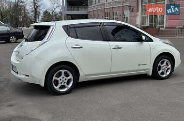 Хэтчбек Nissan Leaf 2012 в 