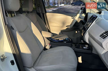 Хэтчбек Nissan Leaf 2012 в 
