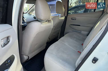 Хэтчбек Nissan Leaf 2012 в 