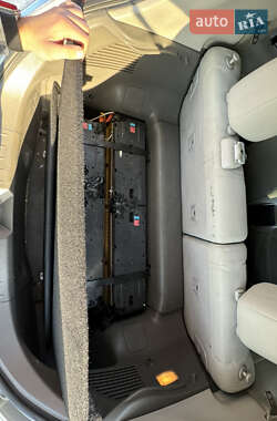 Хэтчбек Nissan Leaf 2012 в 