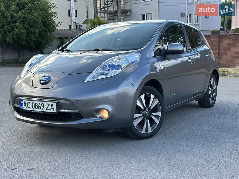 Хэтчбек Nissan Leaf 2014 в 