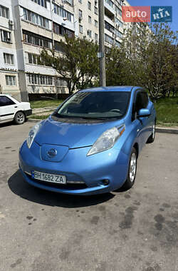 Хэтчбек Nissan Leaf 2014 в 