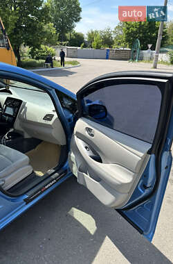 Хэтчбек Nissan Leaf 2014 в 