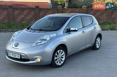 Хэтчбек Nissan Leaf 2013 в 