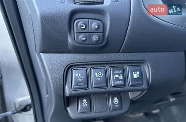 Хэтчбек Nissan Leaf 2013 в 