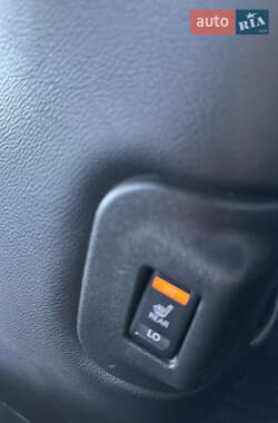 Хэтчбек Nissan Leaf 2013 в 