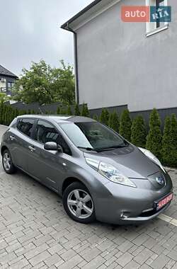 Хэтчбек Nissan Leaf 2013 в 