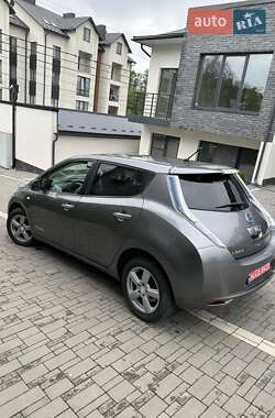 Хэтчбек Nissan Leaf 2013 в 