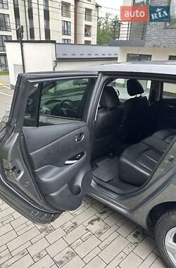 Хэтчбек Nissan Leaf 2013 в 