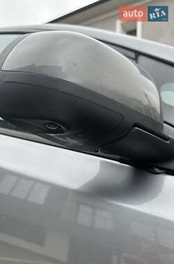 Хэтчбек Nissan Leaf 2013 в 
