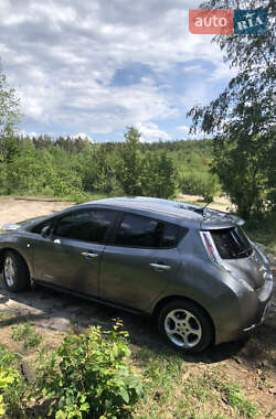 Хэтчбек Nissan Leaf 2015 в 