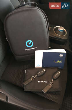 Хэтчбек Nissan Leaf 2015 в 