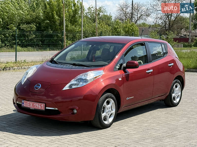 Хетчбек Nissan Leaf 2011 в 