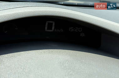 Хетчбек Nissan Leaf 2011 в 