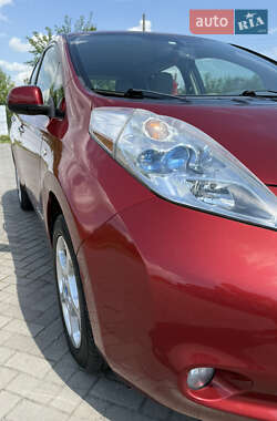 Хетчбек Nissan Leaf 2011 в 