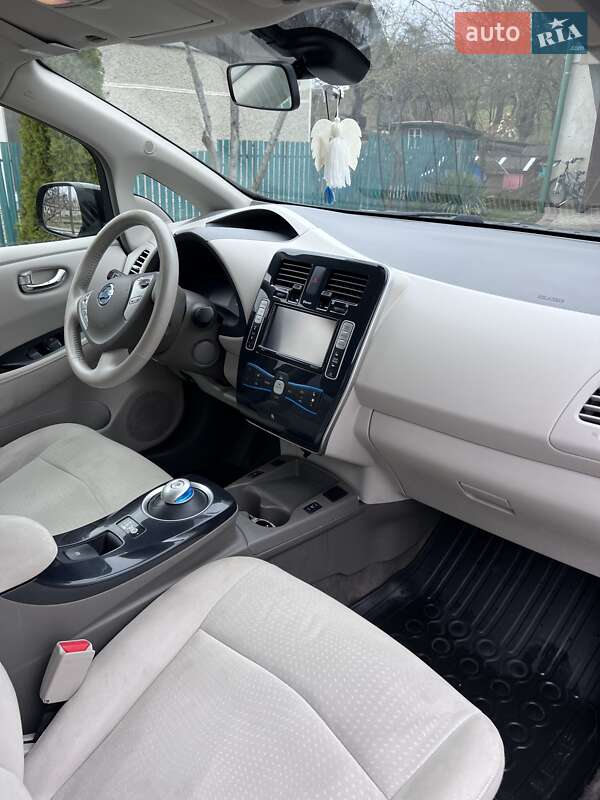 Хэтчбек Nissan Leaf 2012 в Ивано-Франковске