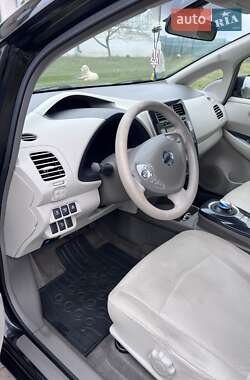 Хетчбек Nissan Leaf 2012 в 
