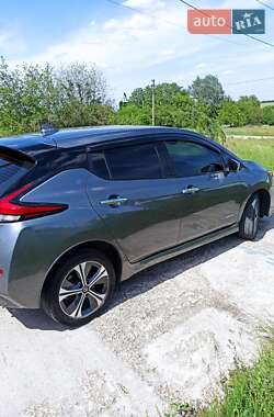 Хэтчбек Nissan Leaf 2019 в 