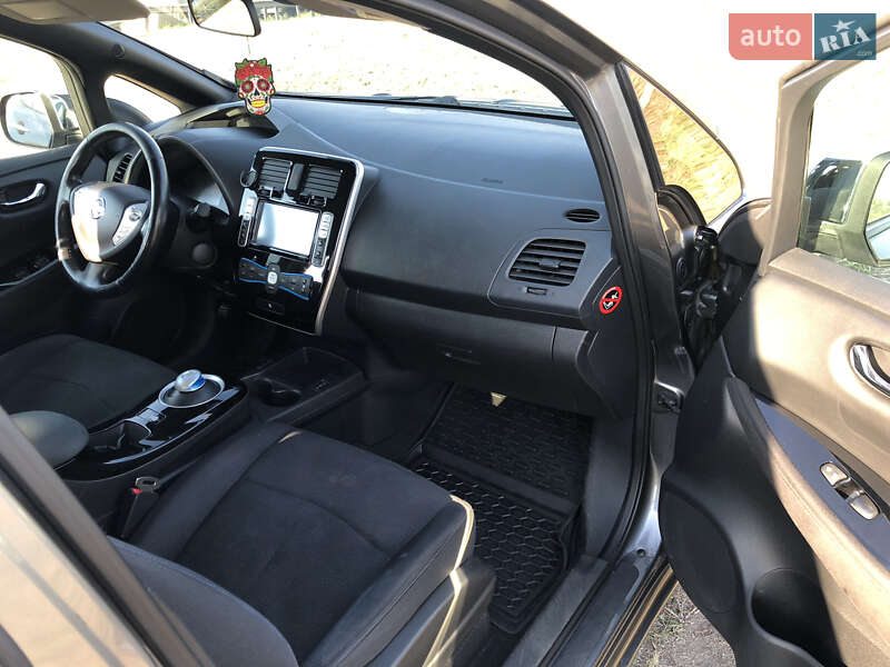 Хетчбек Nissan Leaf 2013 в Дніпрі