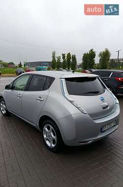 Хэтчбек Nissan Leaf 2012 в 