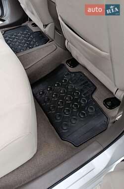 Хэтчбек Nissan Leaf 2012 в 