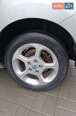 Хэтчбек Nissan Leaf 2012 в 