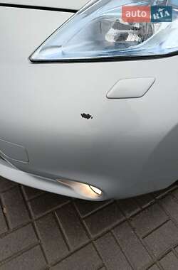 Хэтчбек Nissan Leaf 2012 в 