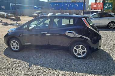 Хэтчбек Nissan Leaf 2014 в 