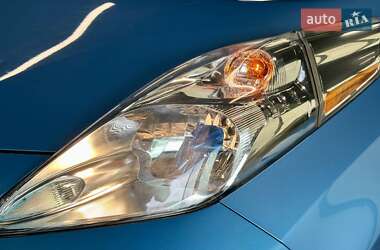 Хетчбек Nissan Leaf 2013 в 