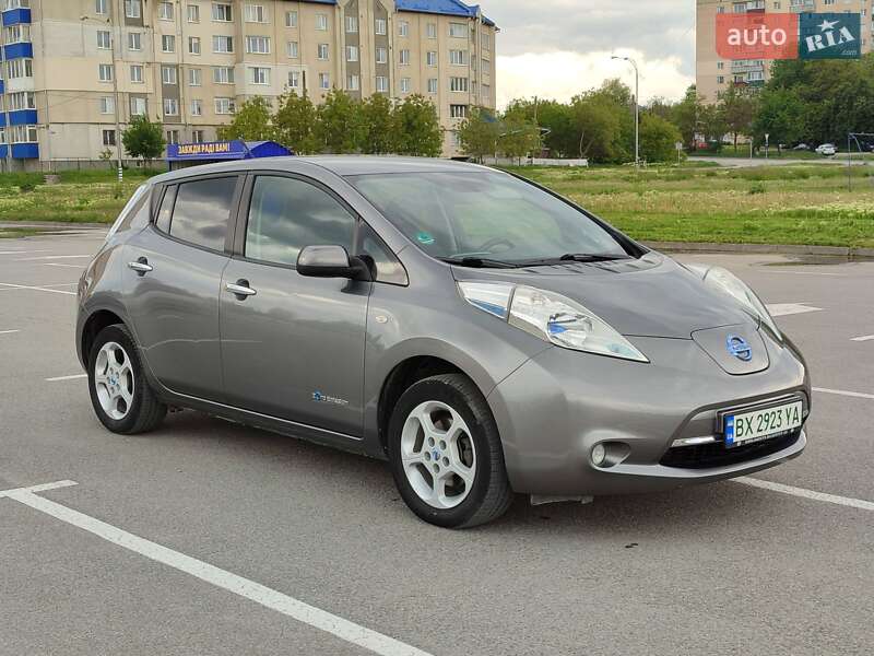 Хетчбек Nissan Leaf 2013 в 