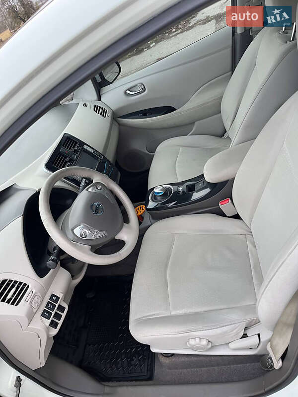 Хэтчбек Nissan Leaf 2012 в Белгороде-Днестровском