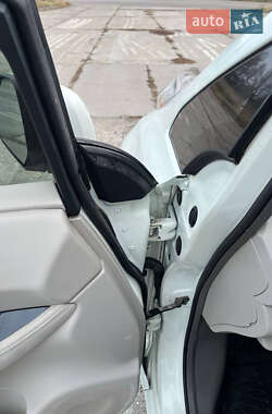 Хэтчбек Nissan Leaf 2012 в 