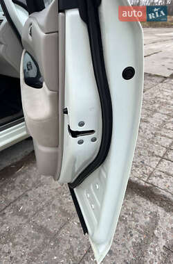 Хэтчбек Nissan Leaf 2012 в 