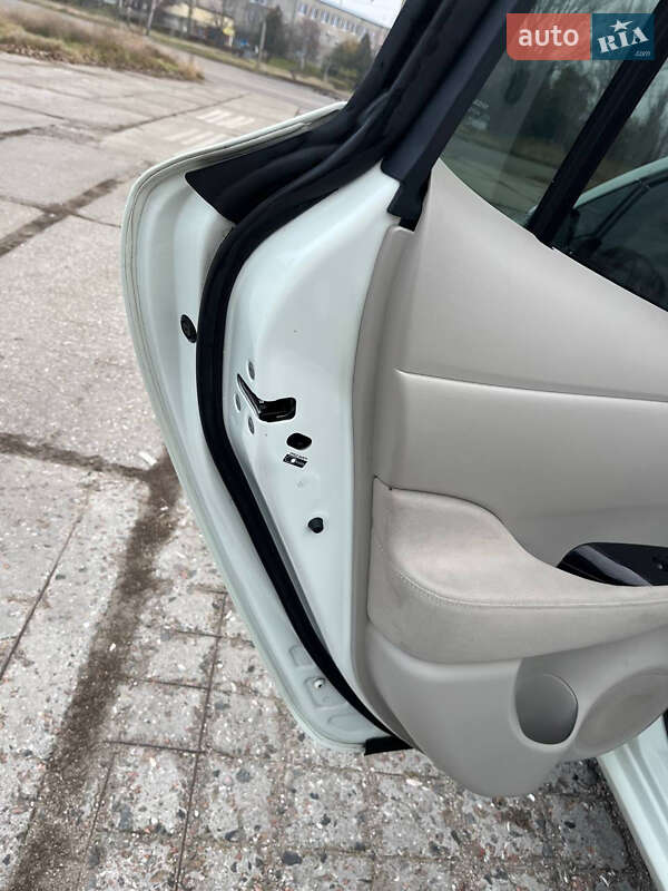 Хэтчбек Nissan Leaf 2012 в Белгороде-Днестровском