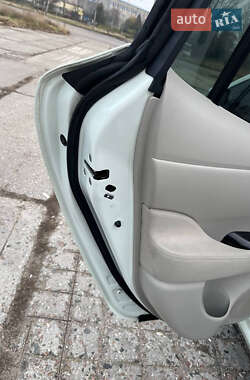Хэтчбек Nissan Leaf 2012 в 