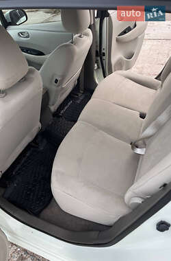 Хэтчбек Nissan Leaf 2012 в 
