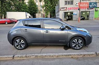 Хэтчбек Nissan Leaf 2016 в 