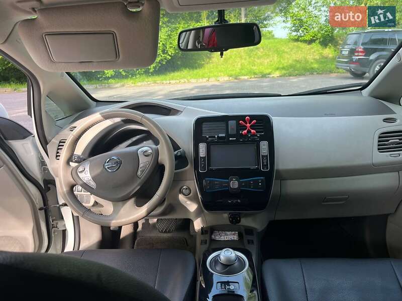 Хетчбек Nissan Leaf 2015 в Рава-Руській