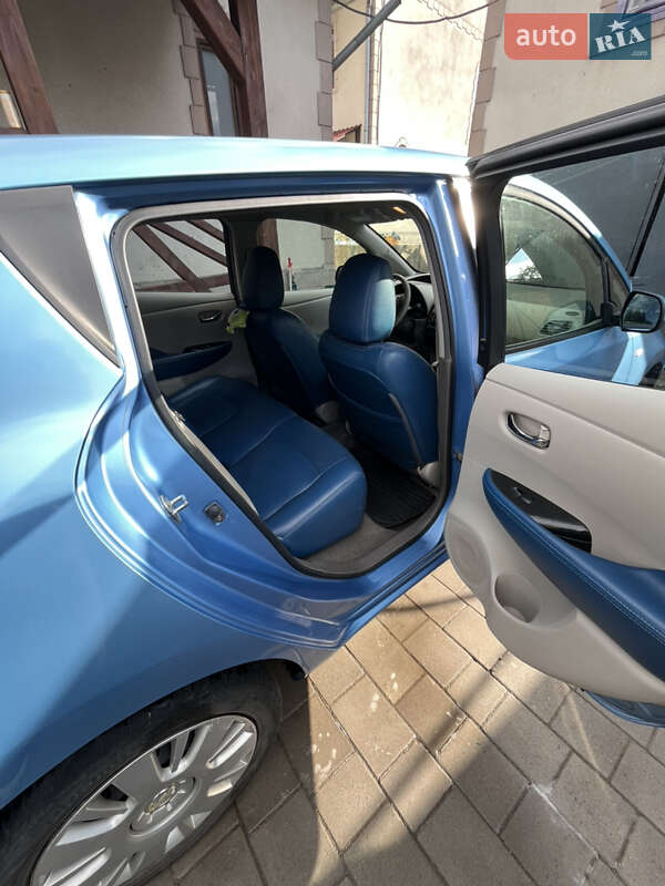 Хэтчбек Nissan Leaf 2012 в Черновцах
