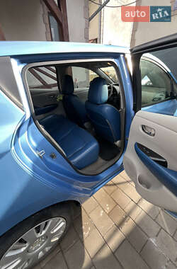 Хэтчбек Nissan Leaf 2012 в 