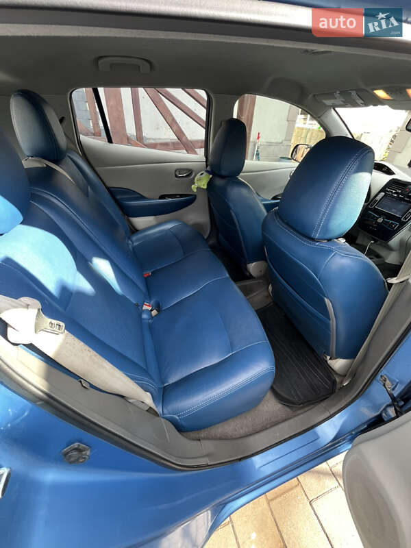Хэтчбек Nissan Leaf 2012 в Черновцах